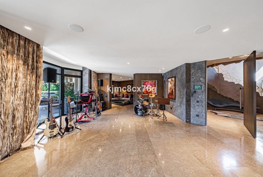 R5044666-Villa-For-Sale-Guadalmina-Baja-Detached-10-Beds-990-Built-10