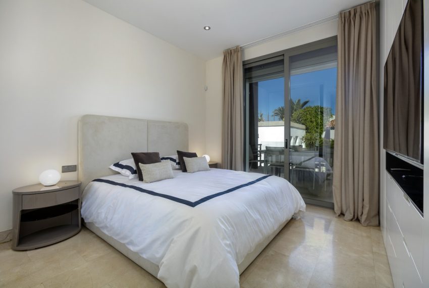 R5047168-Villa-For-Sale-La-Quinta-Detached-5-Beds-350-Built-18