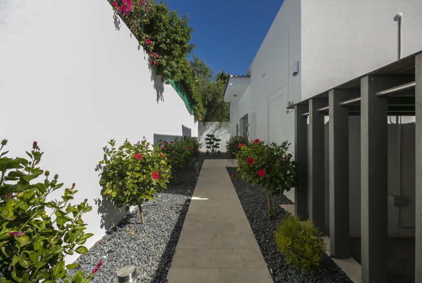 R5047168-Villa-For-Sale-La-Quinta-Detached-5-Beds-350-Built-2