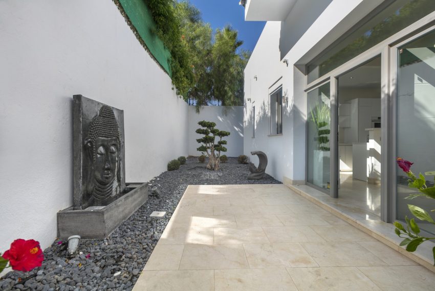 R5047168-Villa-For-Sale-La-Quinta-Detached-5-Beds-350-Built-3