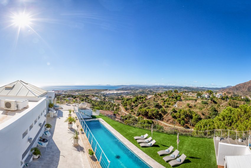 R5057962-Villa-For-Sale-Estepona-Detached-7-Beds-755-Built-1