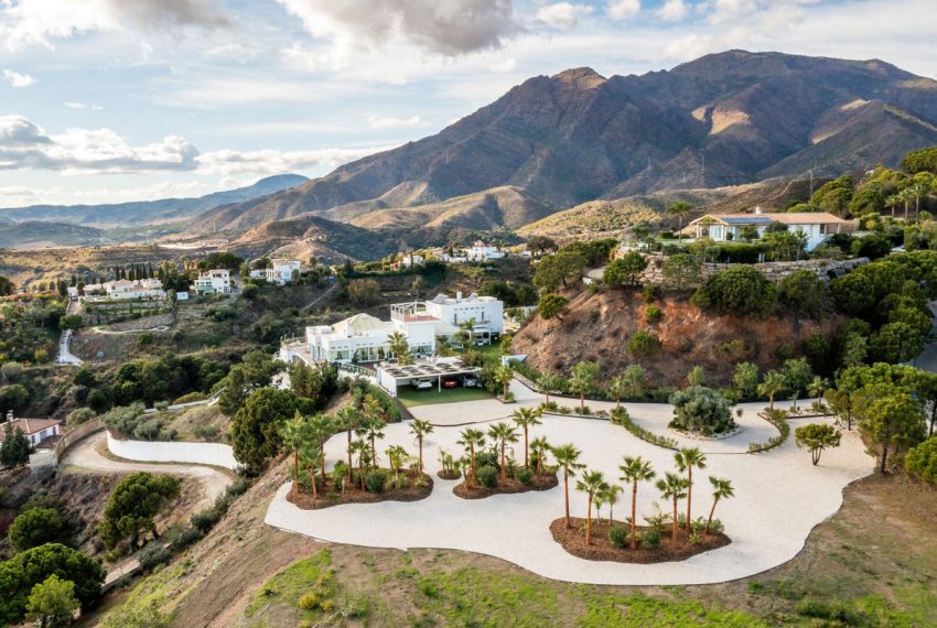 R5057962-Villa-For-Sale-Estepona-Detached-7-Beds-755-Built