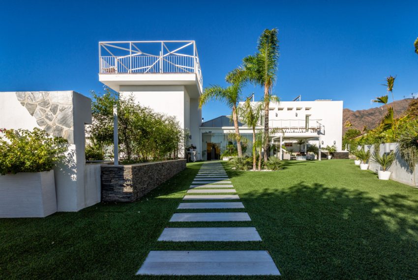 R5057962-Villa-For-Sale-Estepona-Detached-7-Beds-755-Built-9