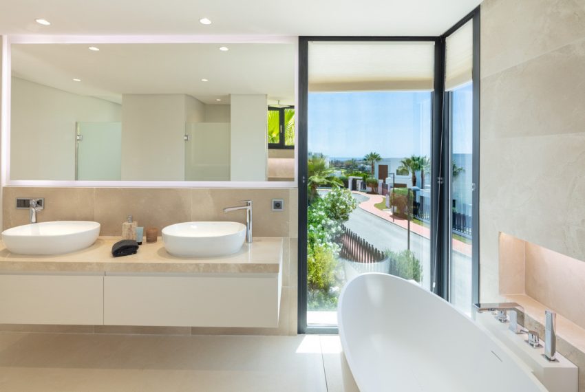 R5066662-Villa-For-Sale-Nueva-Andalucia-Detached-5-Beds-783-Built-10