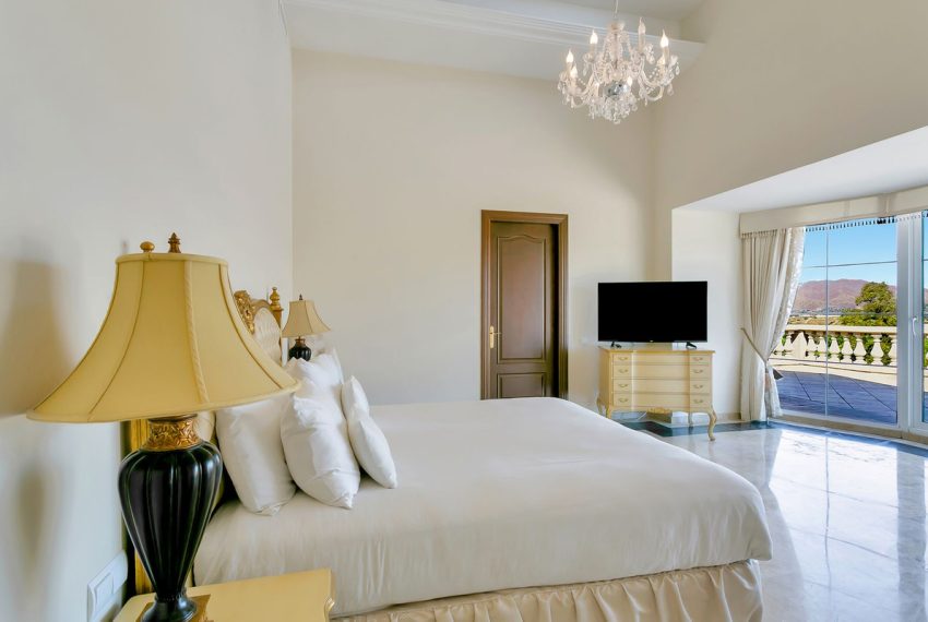 R5102338-Villa-For-Sale-La-Cala-Golf-Detached-6-Beds-597-Built-13