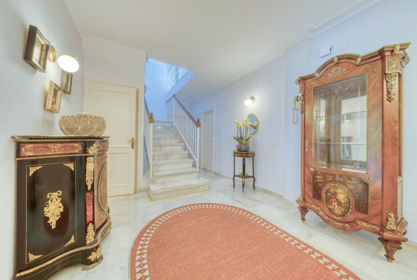 R5130685-Villa-For-Sale-Nueva-Andalucia-Detached-6-Beds-507-Built-1