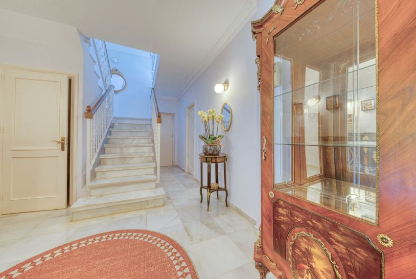 R5130685-Villa-For-Sale-Nueva-Andalucia-Detached-6-Beds-507-Built-10