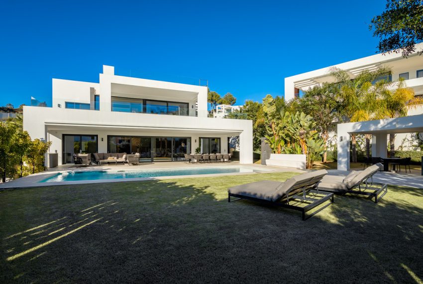 R5141164-Villa-For-Sale-Nueva-Andalucia-Detached-7-Beds-913-Built-1