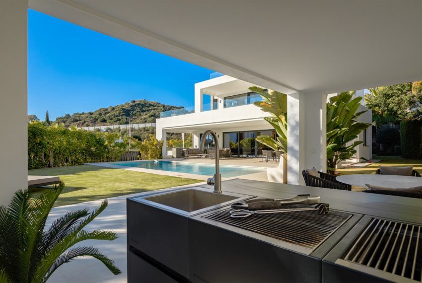 R5141164-Villa-For-Sale-Nueva-Andalucia-Detached-7-Beds-913-Built-3