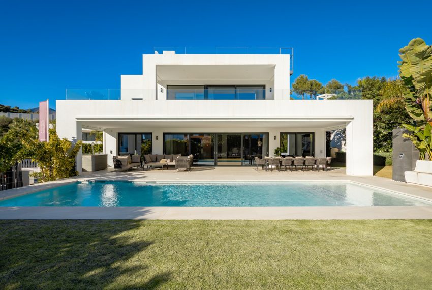 R5141164-Villa-For-Sale-Nueva-Andalucia-Detached-7-Beds-913-Built