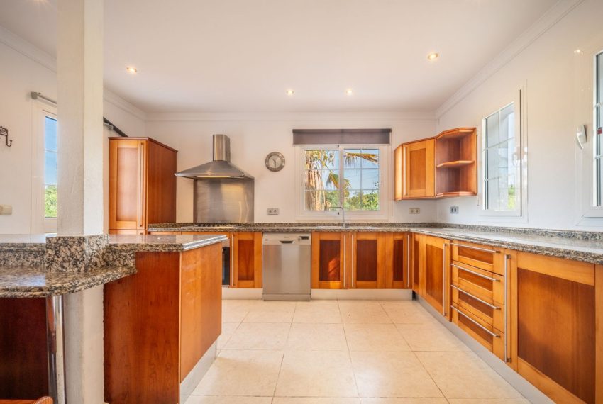 R5146882-Villa-For-Sale-Elviria-Detached-4-Beds-225-Built-10