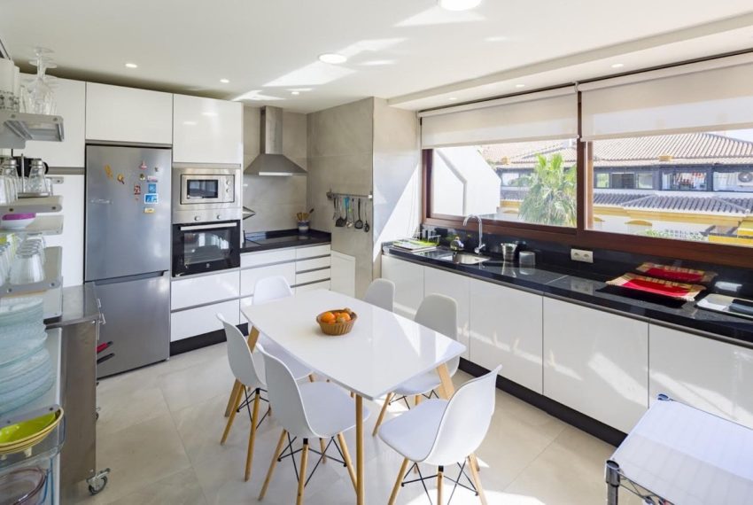 R5153200-Apartment-For-Sale-Nueva-Andalucia-Penthouse-3-Beds-77-Built-1