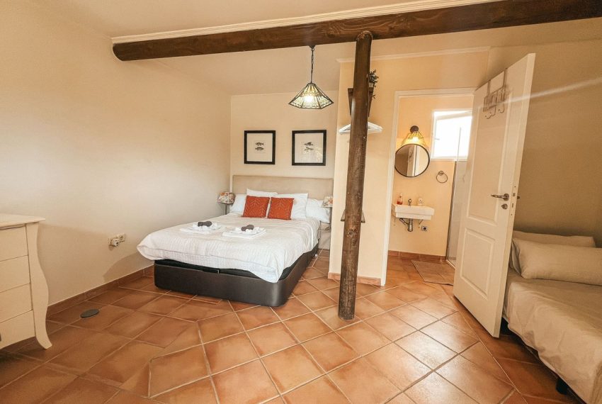 R5156332-Villa-For-Sale-Nueva-Andalucia-Detached-5-Beds-200-Built-13