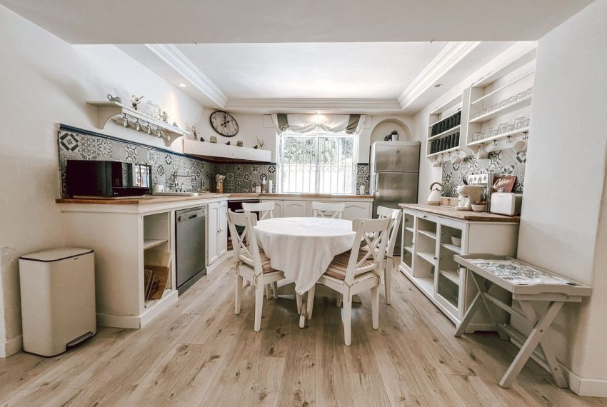 R5156332-Villa-For-Sale-Nueva-Andalucia-Detached-5-Beds-200-Built-9