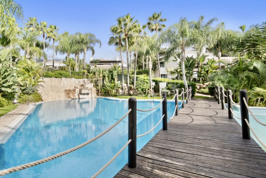 R5157004-Villa-For-Sale-The-Golden-Mile-Detached-5-Beds-413-Built