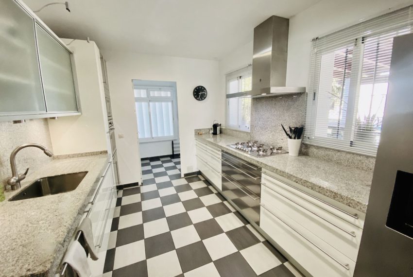 R5169469-Villa-For-Sale-Guadalmina-Baja-Semi-Detached-4-Beds-220-Built-12