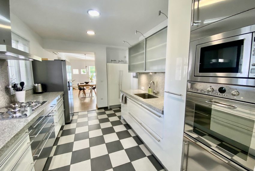 R5169469-Villa-For-Sale-Guadalmina-Baja-Semi-Detached-4-Beds-220-Built-8