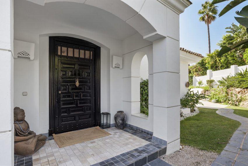 R5171176-Villa-For-Sale-Nueva-Andalucia-Detached-3-Beds-306-Built-1
