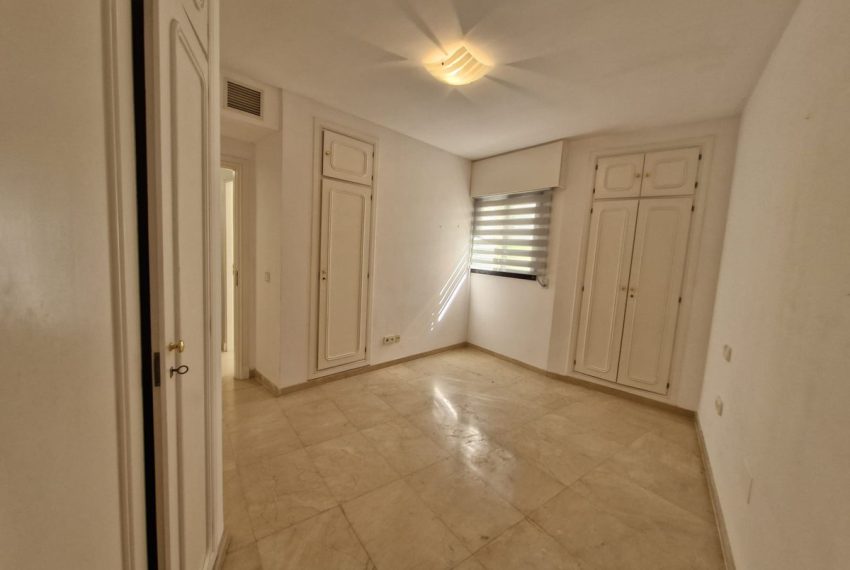 R5171572-Apartment-For-Sale-The-Golden-Mile-Ground-Floor-2-Beds-88-Built-8