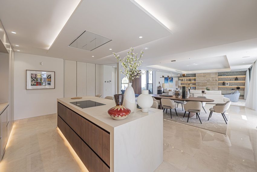 R5172739-Villa-For-Sale-The-Golden-Mile-Detached-5-Beds-471-Built-3