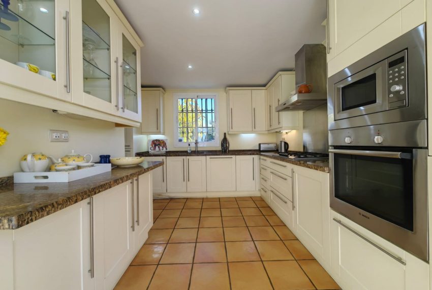 R5173057-Villa-For-Sale-Estepona-Detached-3-Beds-289-Built-3