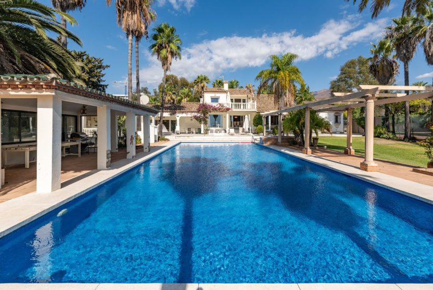 R5173597-Villa-For-Sale-Estepona-Detached-4-Beds-842-Built-1