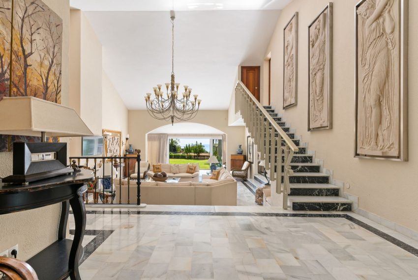 R5173597-Villa-For-Sale-Estepona-Detached-4-Beds-842-Built-3