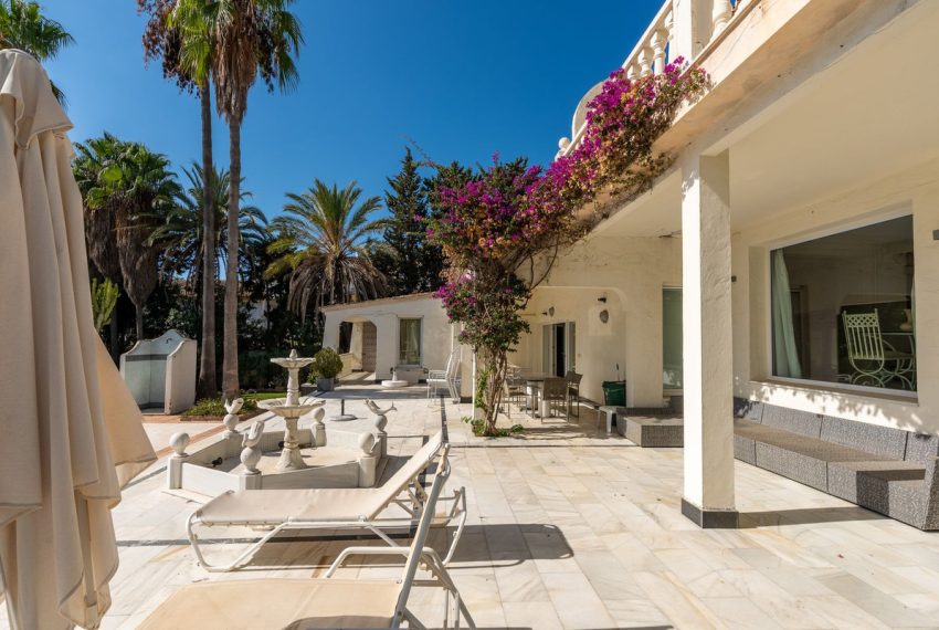 R5173597-Villa-For-Sale-Estepona-Detached-4-Beds-842-Built-4