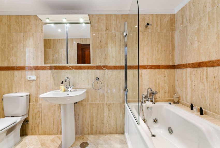 R5173597-Villa-For-Sale-Estepona-Detached-4-Beds-842-Built-9