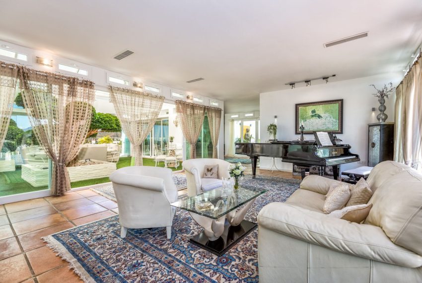 R5173648-Villa-For-Sale-Estepona-Detached-7-Beds-900-Built-14