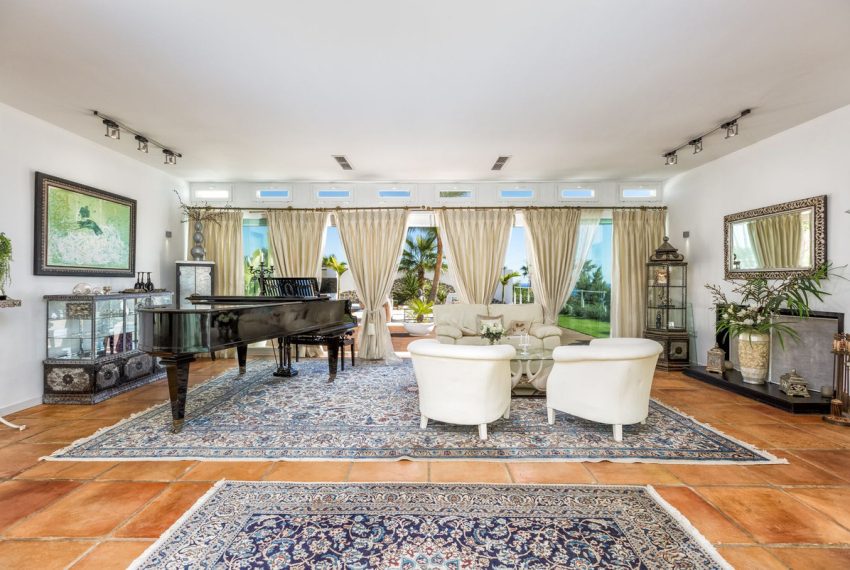 R5173648-Villa-For-Sale-Estepona-Detached-7-Beds-900-Built-15