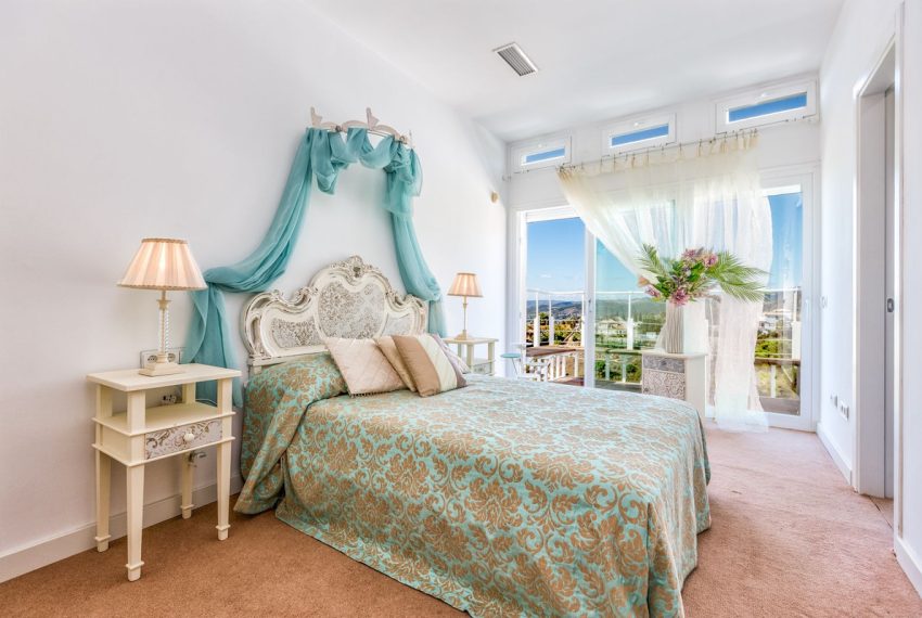 R5173648-Villa-For-Sale-Estepona-Detached-7-Beds-900-Built-6