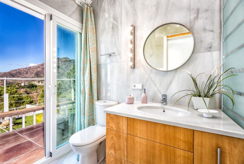 R5173648-Villa-For-Sale-Estepona-Detached-7-Beds-900-Built-7