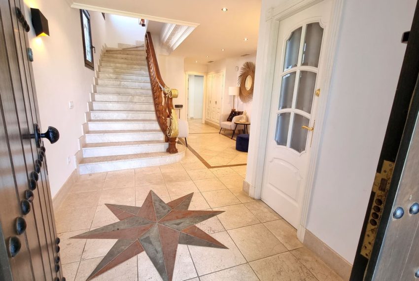 R5173849-Villa-For-Sale-El-Rosario-Detached-7-Beds-647-Built-1