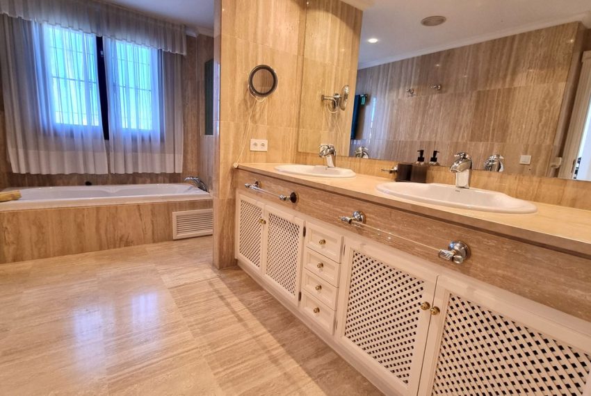 R5173849-Villa-For-Sale-El-Rosario-Detached-7-Beds-647-Built-11