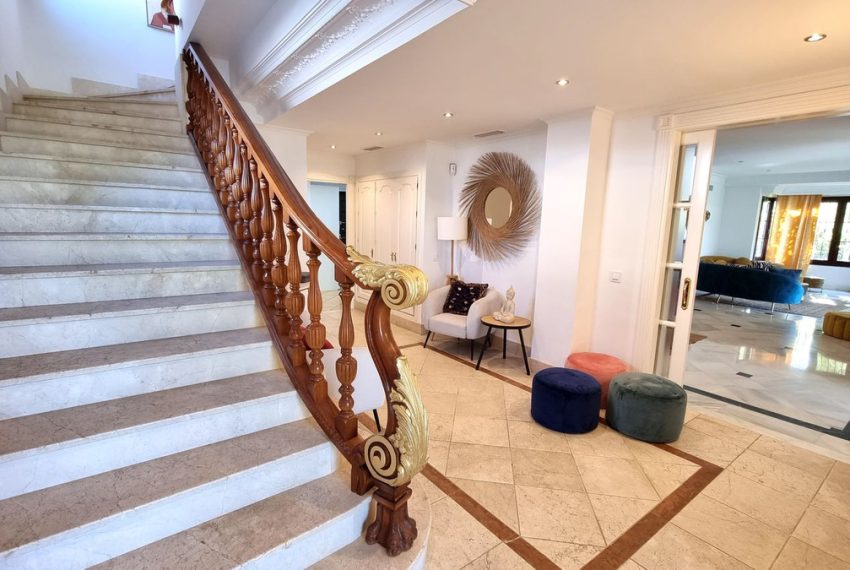 R5173849-Villa-For-Sale-El-Rosario-Detached-7-Beds-647-Built-2