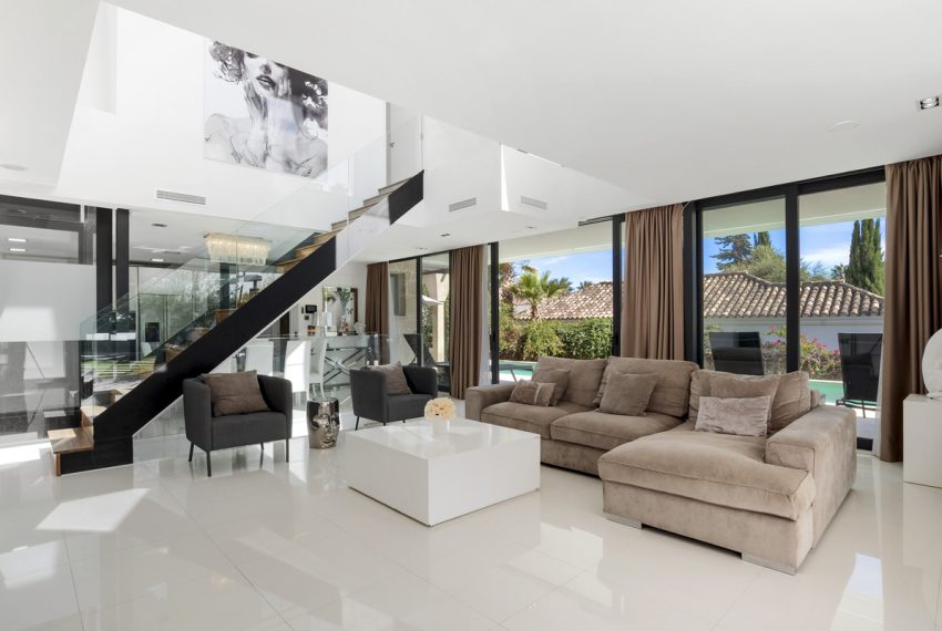 R5174071-Villa-For-Sale-Nueva-Andalucia-Detached-5-Beds-635-Built-1