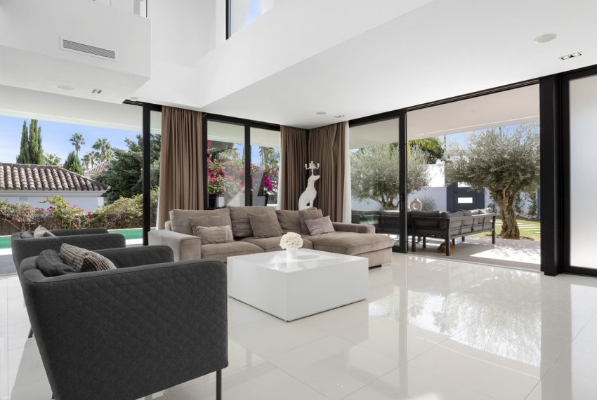 R5174071-Villa-For-Sale-Nueva-Andalucia-Detached-5-Beds-635-Built-3