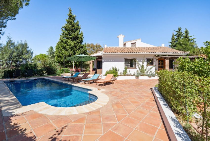 R5177557-Villa-For-Sale-Estepona-Finca-4-Beds-134-Built-1