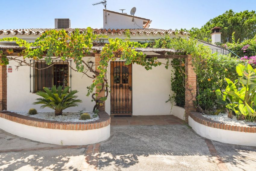 R5177557-Villa-For-Sale-Estepona-Finca-4-Beds-134-Built