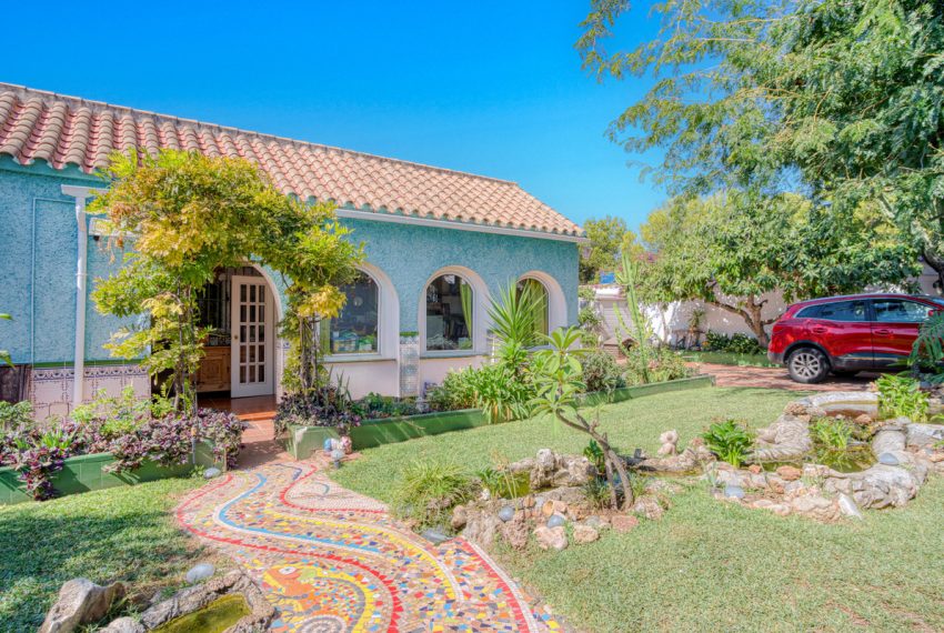 R5177767-Villa-For-Sale-Marbella-Detached-5-Beds-205-Built