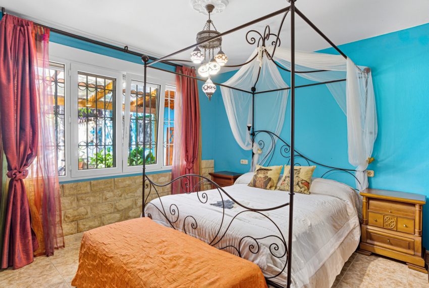 R5177767-Villa-For-Sale-Marbella-Detached-5-Beds-205-Built-9