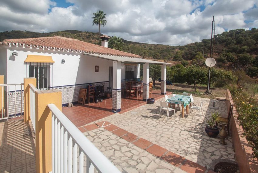 R5179522-Villa-For-Sale-Estepona-Finca-3-Beds-95-Built-1
