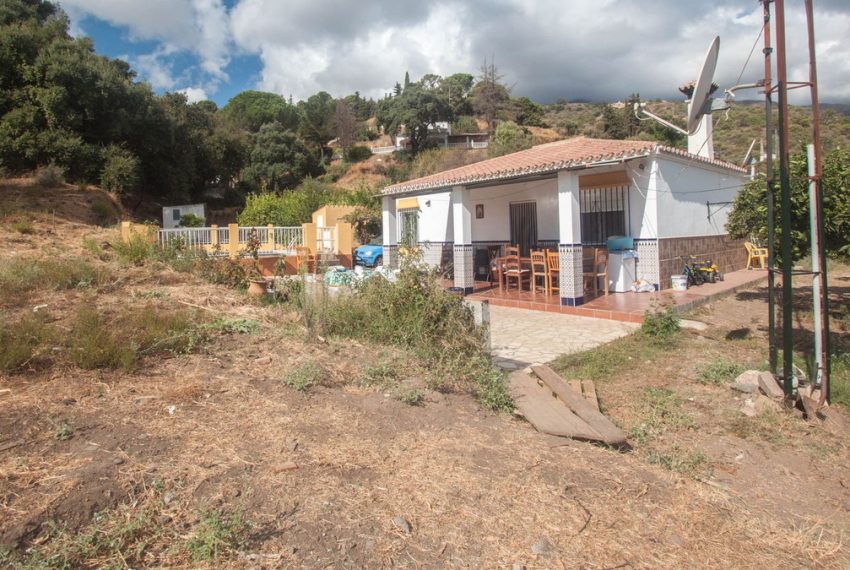 R5179522-Villa-For-Sale-Estepona-Finca-3-Beds-95-Built-2