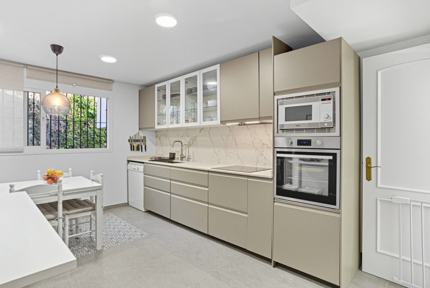 R5179837-Townhouse-For-Sale-The-Golden-Mile-Terraced-3-Beds-221-Built-2