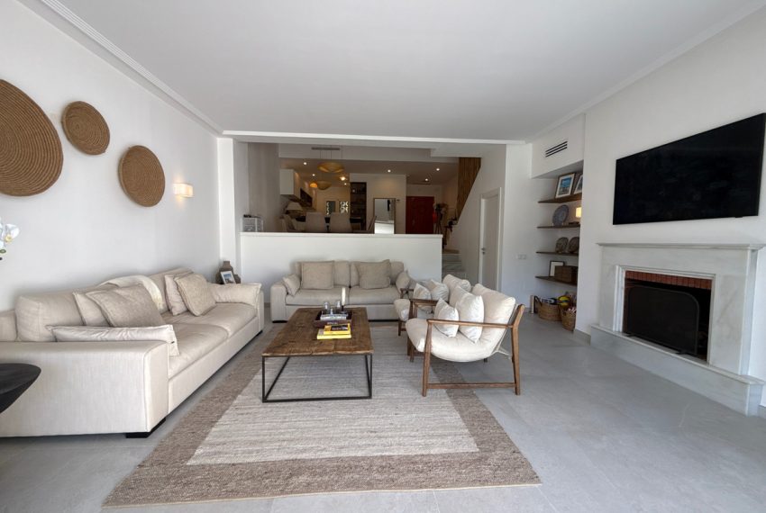 R5182261-Townhouse-For-Sale-Nueva-Andalucia-Terraced-3-Beds-385-Built-10