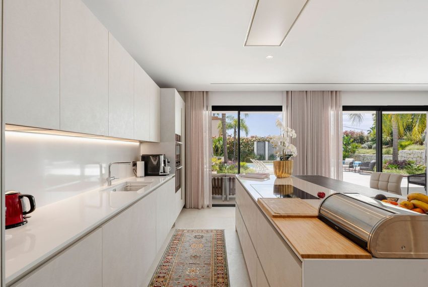 R5182345-Villa-For-Sale-Nueva-Andalucia-Detached-5-Beds-490-Built-2