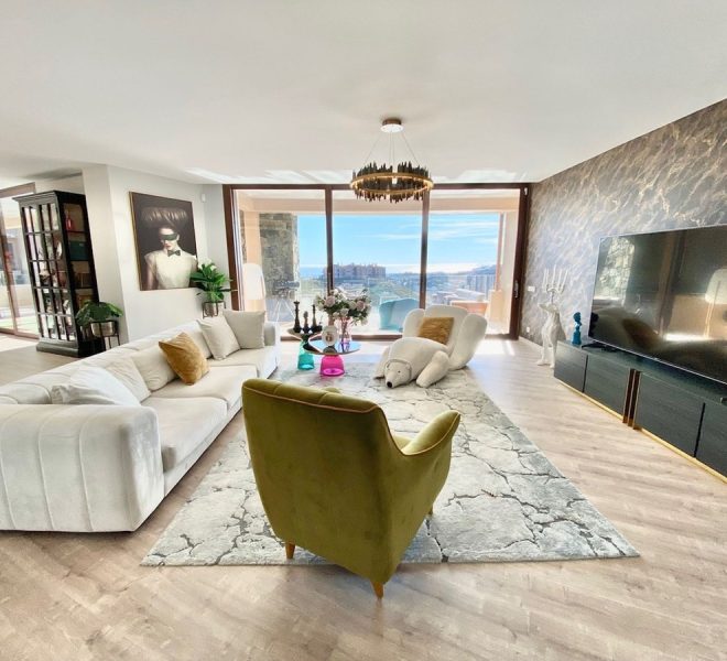 R5183332-Image 1-Middle Floor - 4 Beds - 244 Built