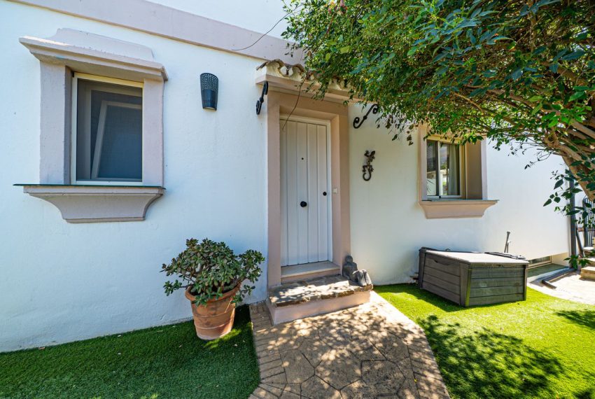 R5183833-Villa-For-Sale-Estepona-Semi-Detached-4-Beds-244-Built-11