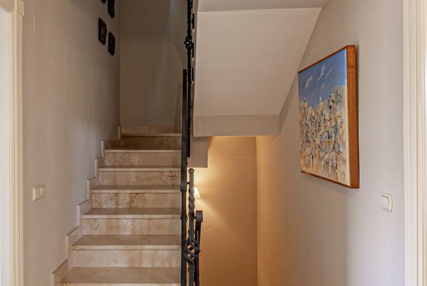 R5183833-Villa-For-Sale-Estepona-Semi-Detached-4-Beds-244-Built-12